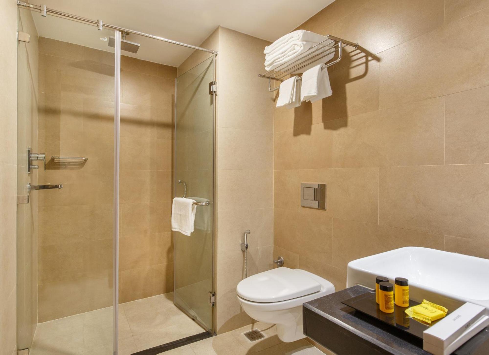 Thrive, A Tropical Courtyard 4*