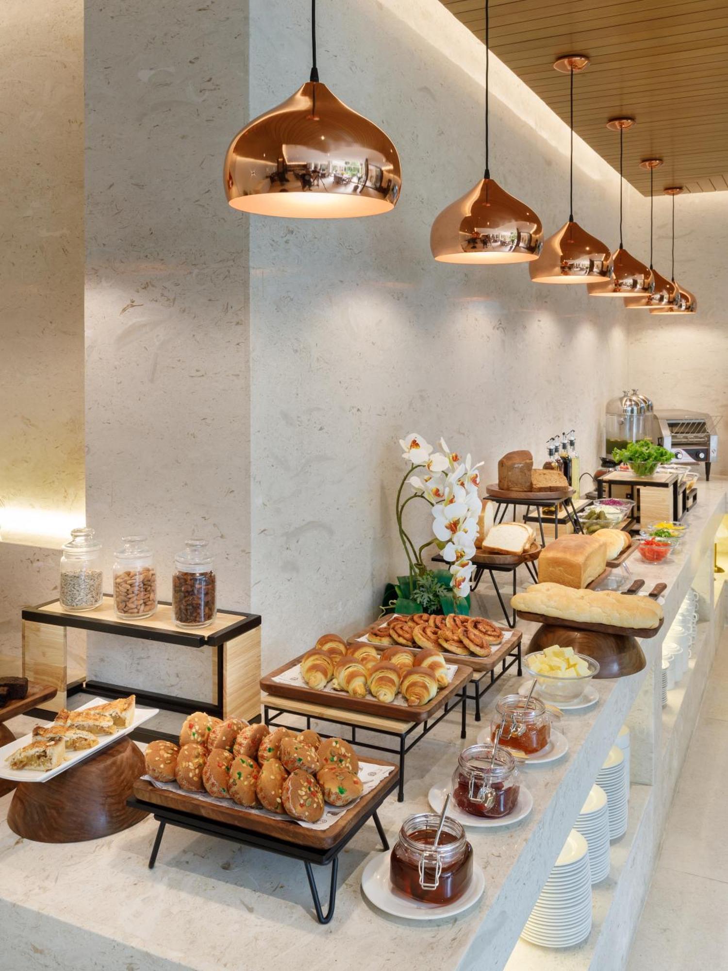 Thrive, A Tropical Courtyard 4*