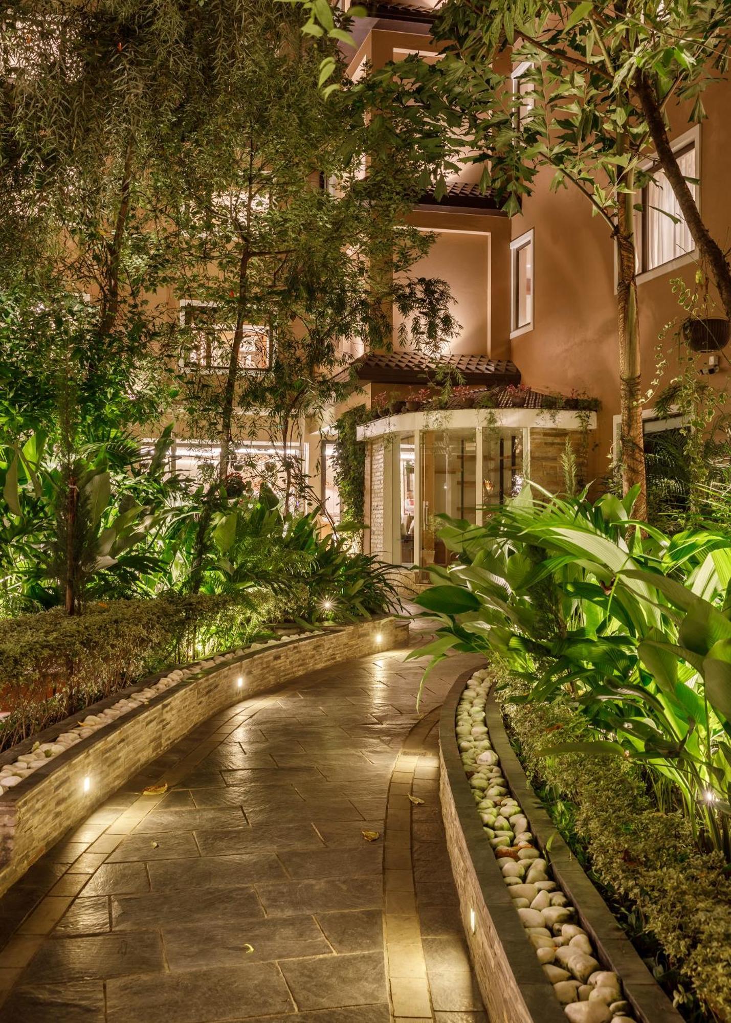 Hotel Thrive, A Tropical Courtyard 4*